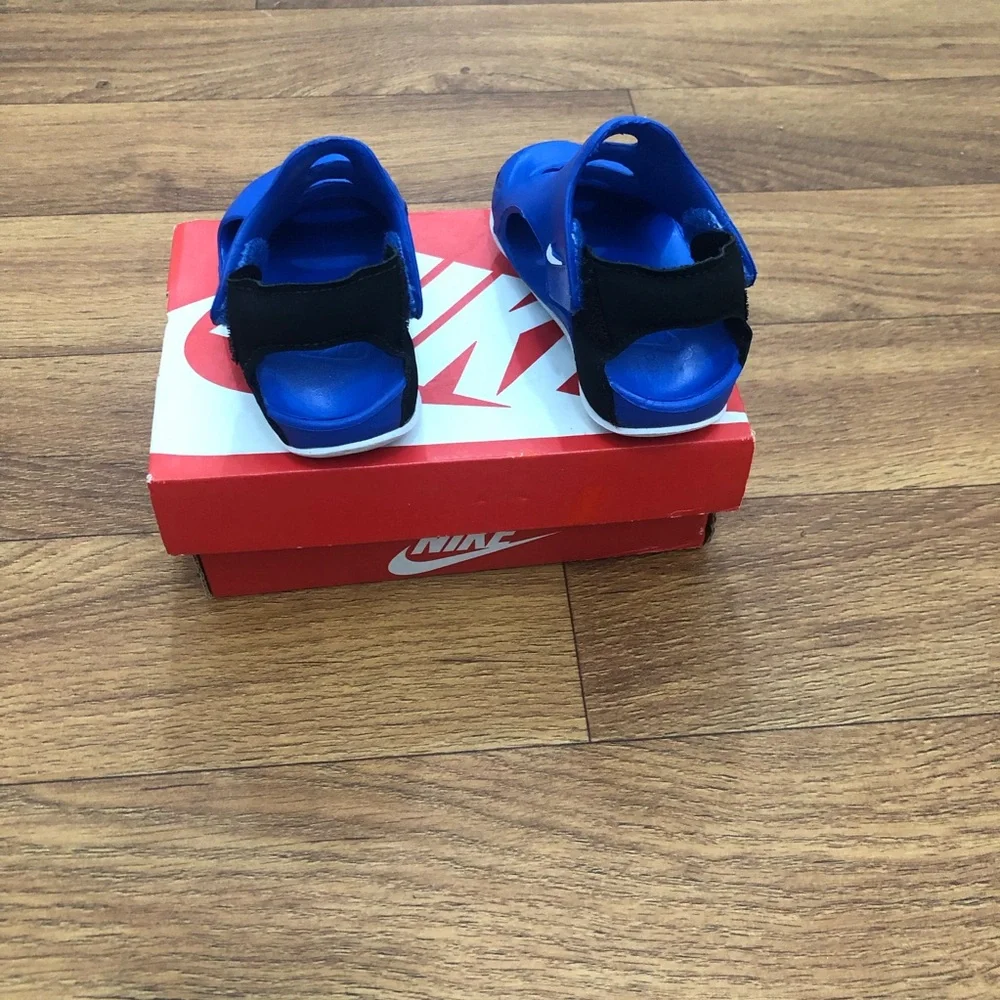 Nike kid Blue clog Water Shoes with Ventilated Design side Velcro slip on.4C